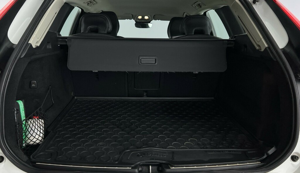 Volvo XC60 Momentum, B4 Awd Mild Hybrid White #5