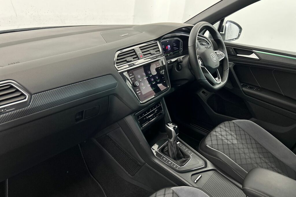 Volkswagen Tiguan 2.0 Tsi 190Ps R-line Tech 4Motion Dsg White #2