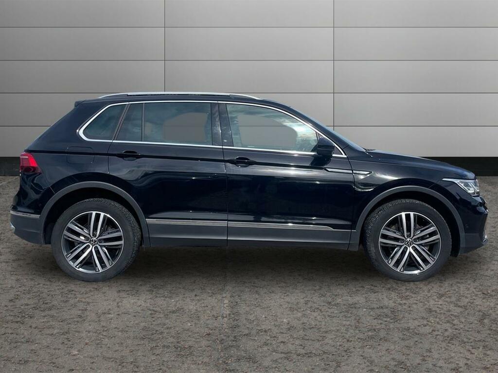 Volkswagen Tiguan 2.0 Tsi 4Motion Elegance Dsg Black #4