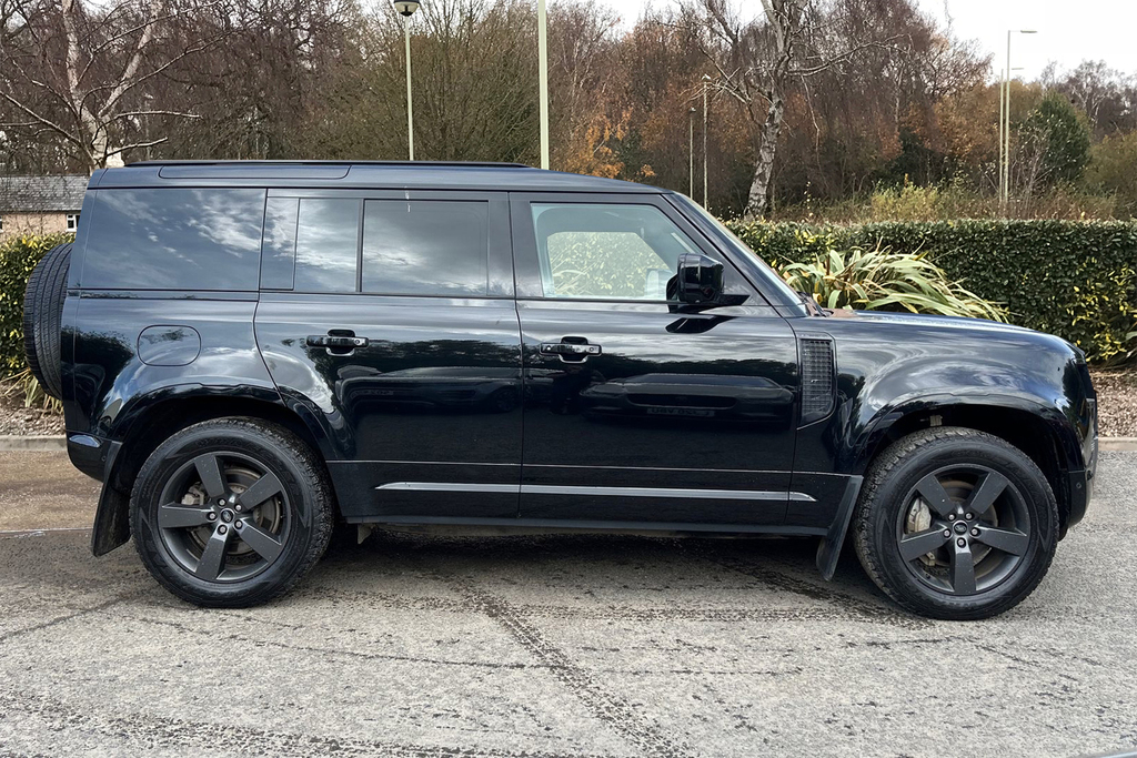 Land Rover Defender 110 D300 Hard Top X-dynamic Hse Black #5