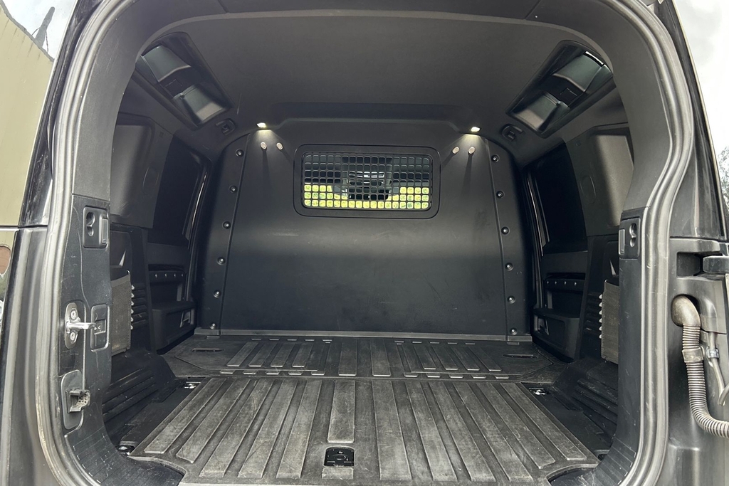 Land Rover Defender 110 3.0 D250 Hse 110 6 Seat #10