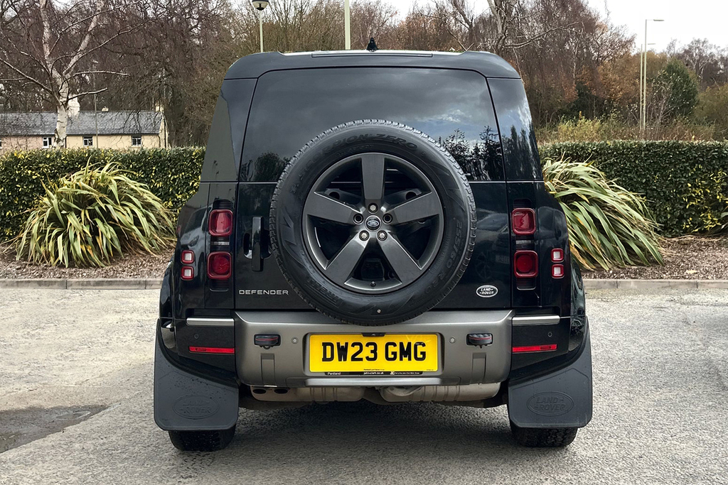Land Rover Defender 110 D300 Hard Top X-dynamic Hse Black #6