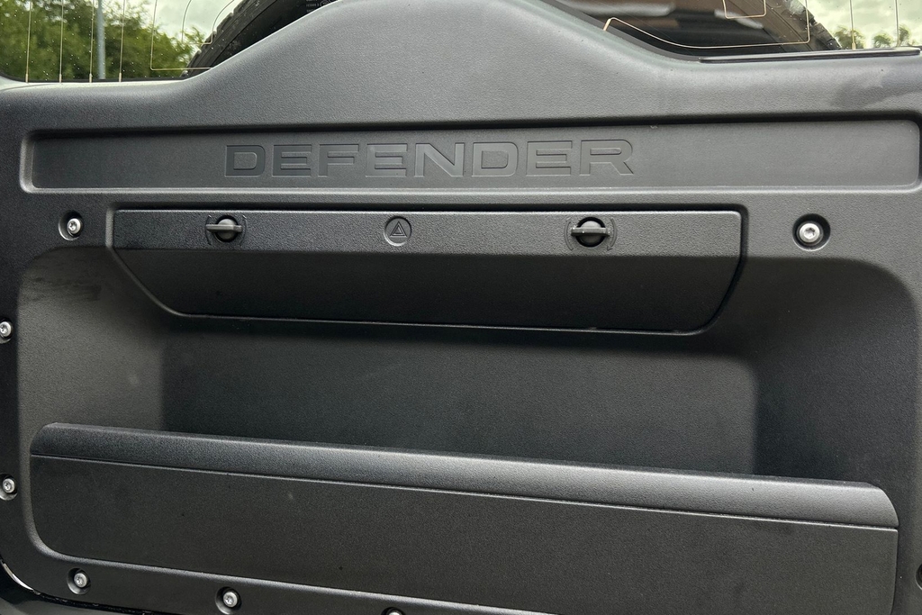 Land Rover Defender 110 3.0 D250 Hse 110 6 Seat #26