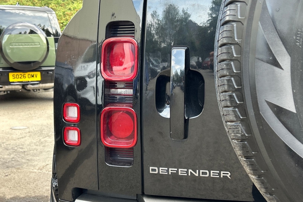 Land Rover Defender 110 3.0 D250 Hse 110 6 Seat #19