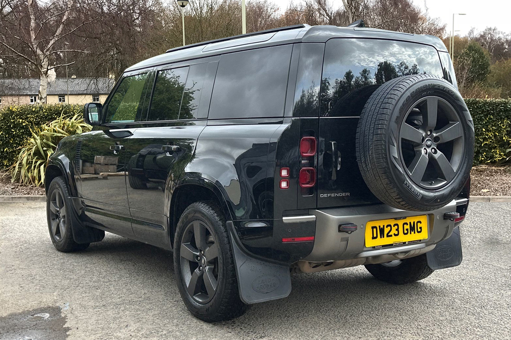 Land Rover Defender 110 D300 Hard Top X-dynamic Hse Black #2