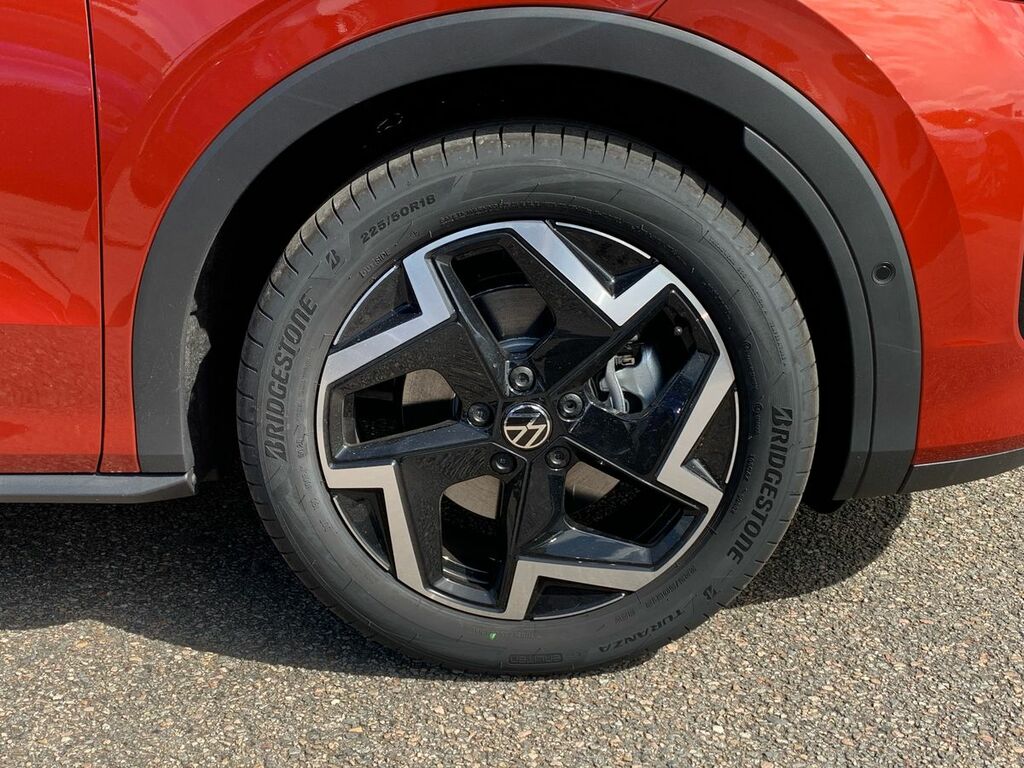 Volkswagen T-Roc 1.5 Etsi 150 R-line Dsg Red #5