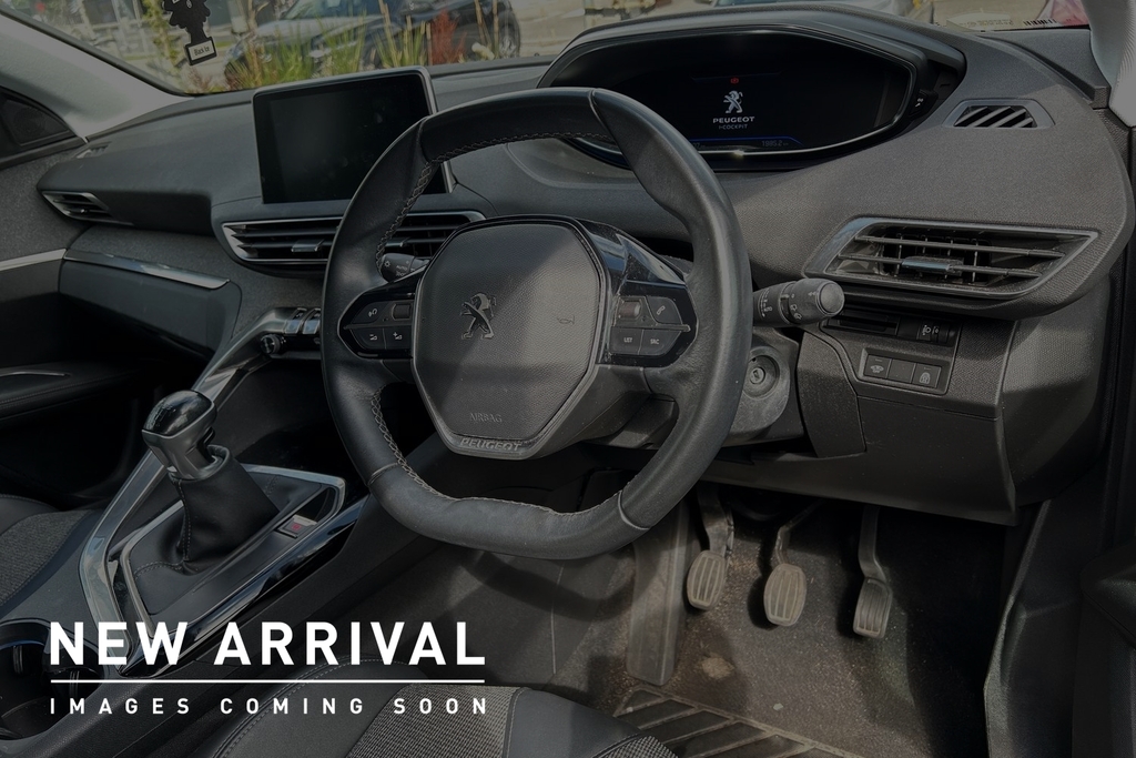 Peugeot 5008 1.2 Puretech Allure White #2