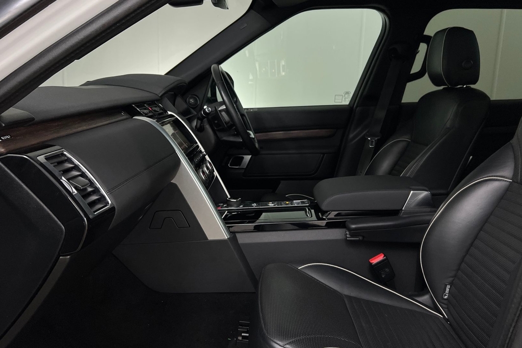 Land Rover Discovery Sdv6 Hse White #3