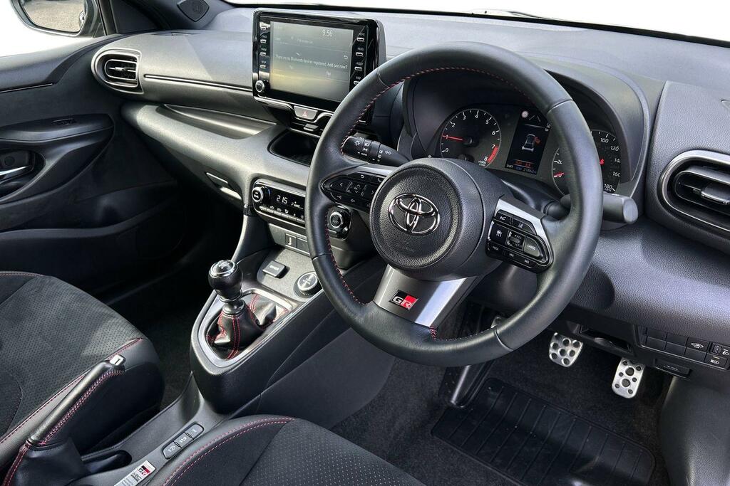 Toyota Yaris 1.6 Awd Circuit Pack Black #6