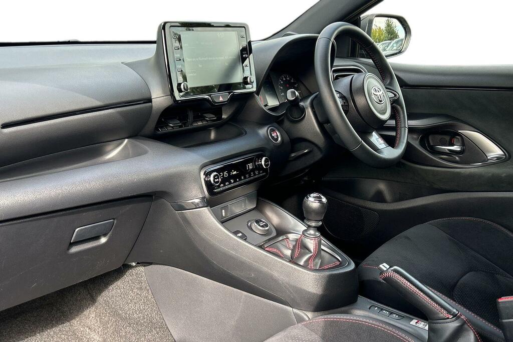 Toyota Yaris 1.6 Awd Circuit Pack Black #2