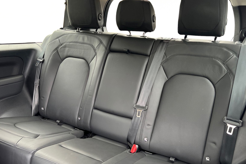 Land Rover Defender 90 D250 Hse Black #4