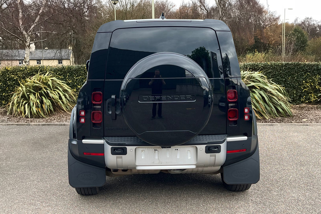 Land Rover Defender 90 D250 Hse Black #6