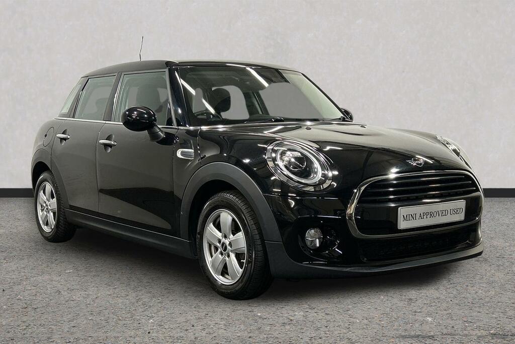 Mini Hatch 5-Door Cooper Classic Black