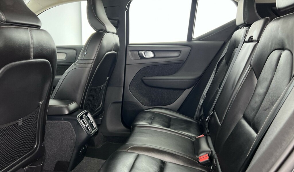 Volvo XC40 B4 194Bhp Inscription Pro Mild-hybrid Grey #7