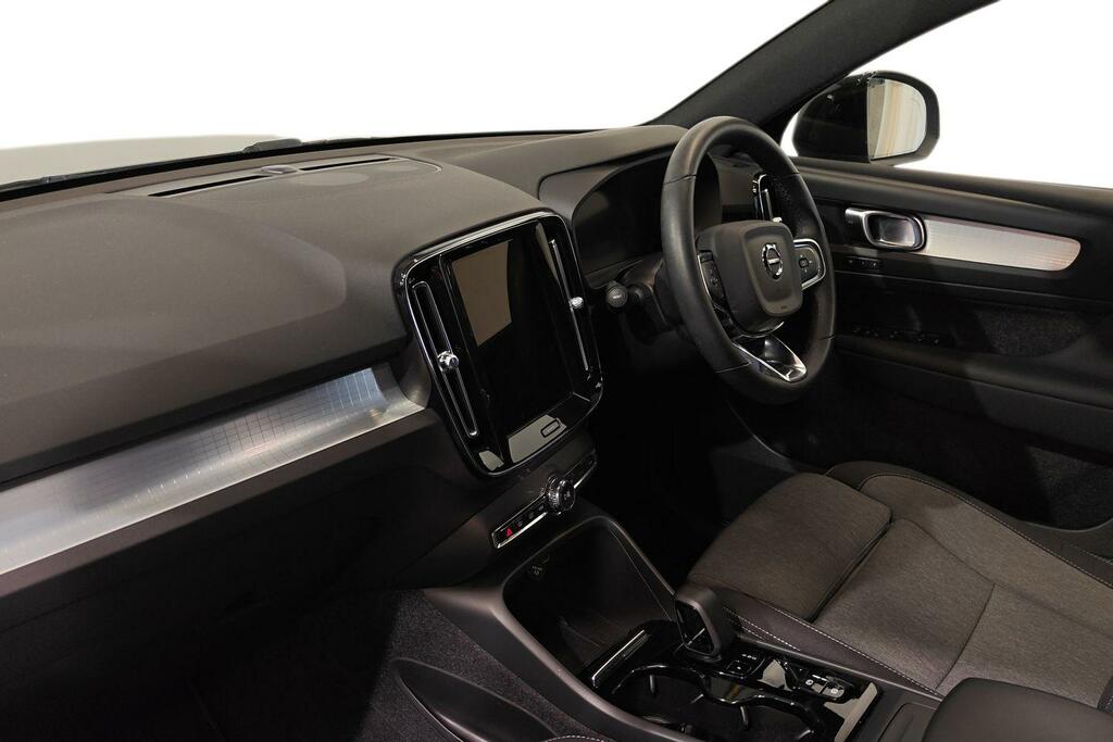 Volvo XC40 2.0 B3p Plus Dark Grey #2