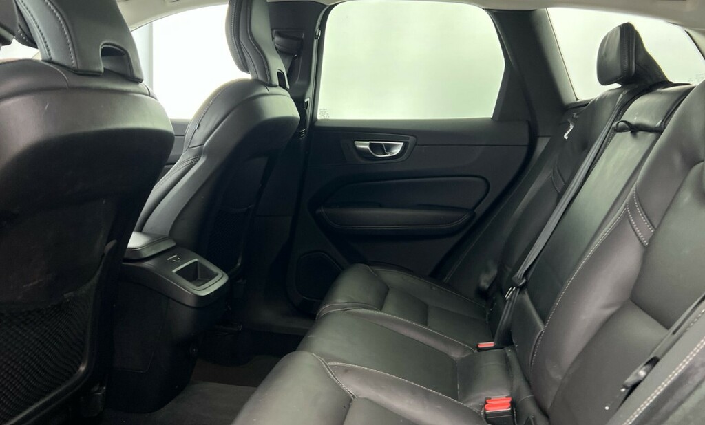 Volvo XC60 2.0 B5 Mhev Momentum Euro 6 5-Door Black #7