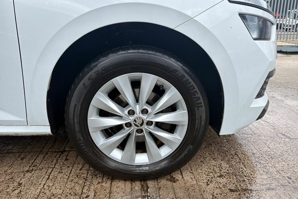 Skoda Kamiq 1.0 Tsi 95 S White #5