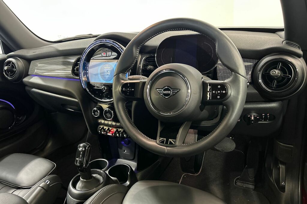 Mini Hatch 3-Door Cooper Exclusive SW23WGZ Red #4