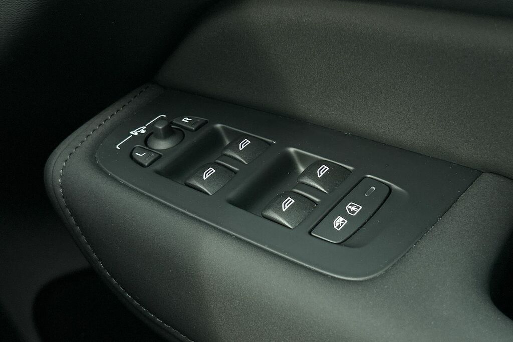 Volvo XC60 Ultra, T8 Awd Plug-in Hybrid, Dar Black #24