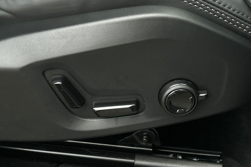 Volvo XC60 Ultra, T8 Awd Plug-in Hybrid, Dar Black #22