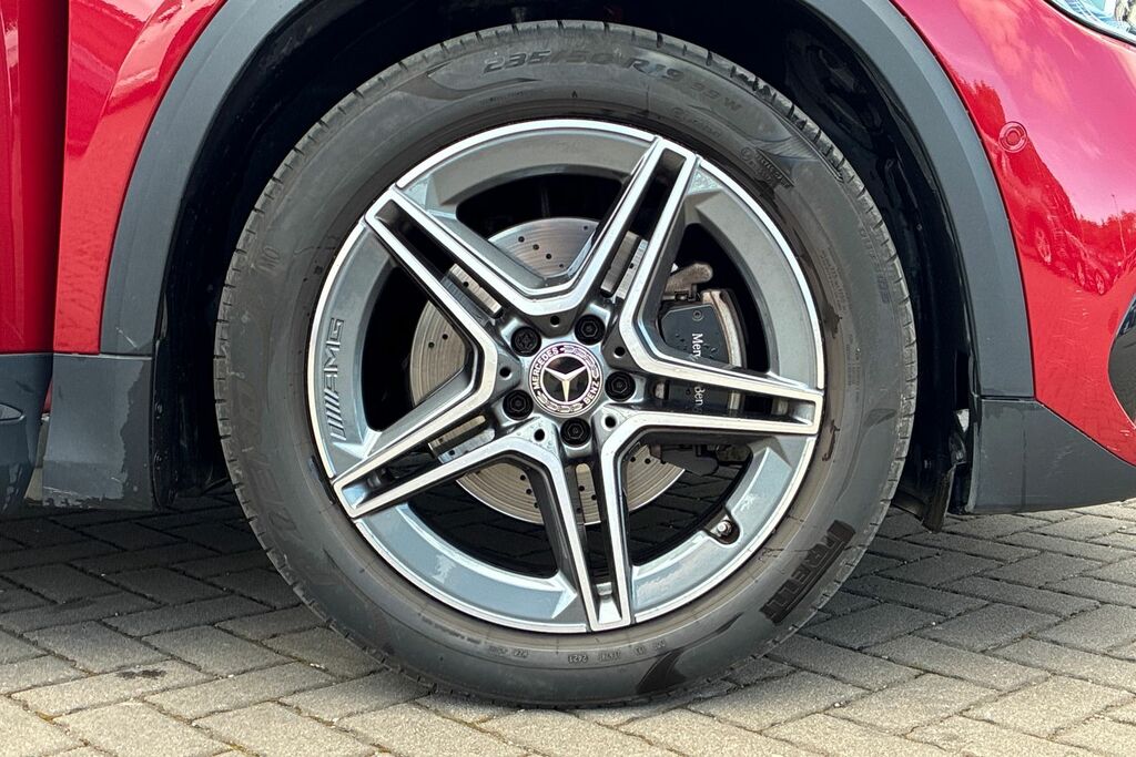 Mercedes-Benz GLA Class 200 Amg Line Premium Red #5