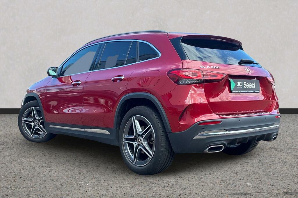 Mercedes-Benz GLA Class 200 Amg Line Premium Red #3