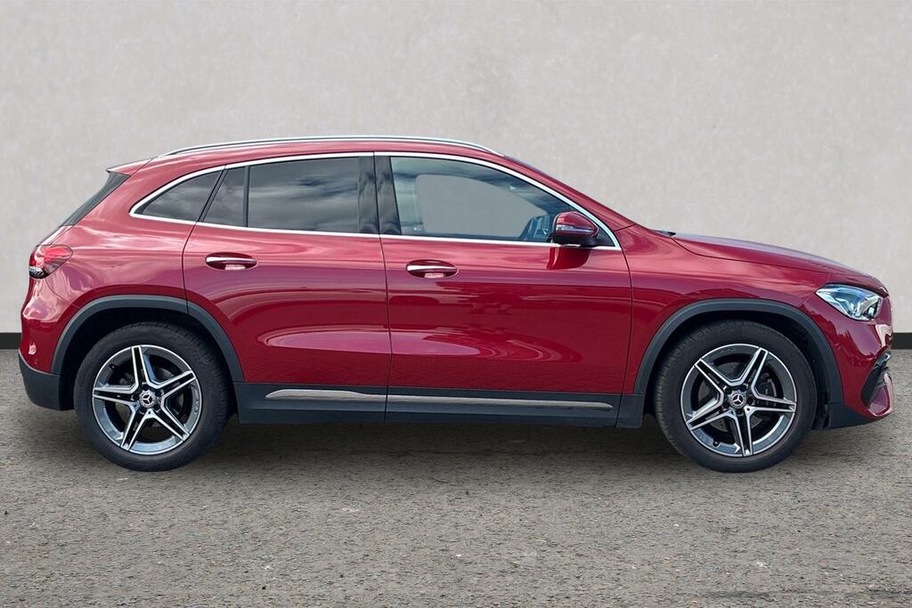 Mercedes-Benz GLA Class 200 Amg Line Premium Red #4