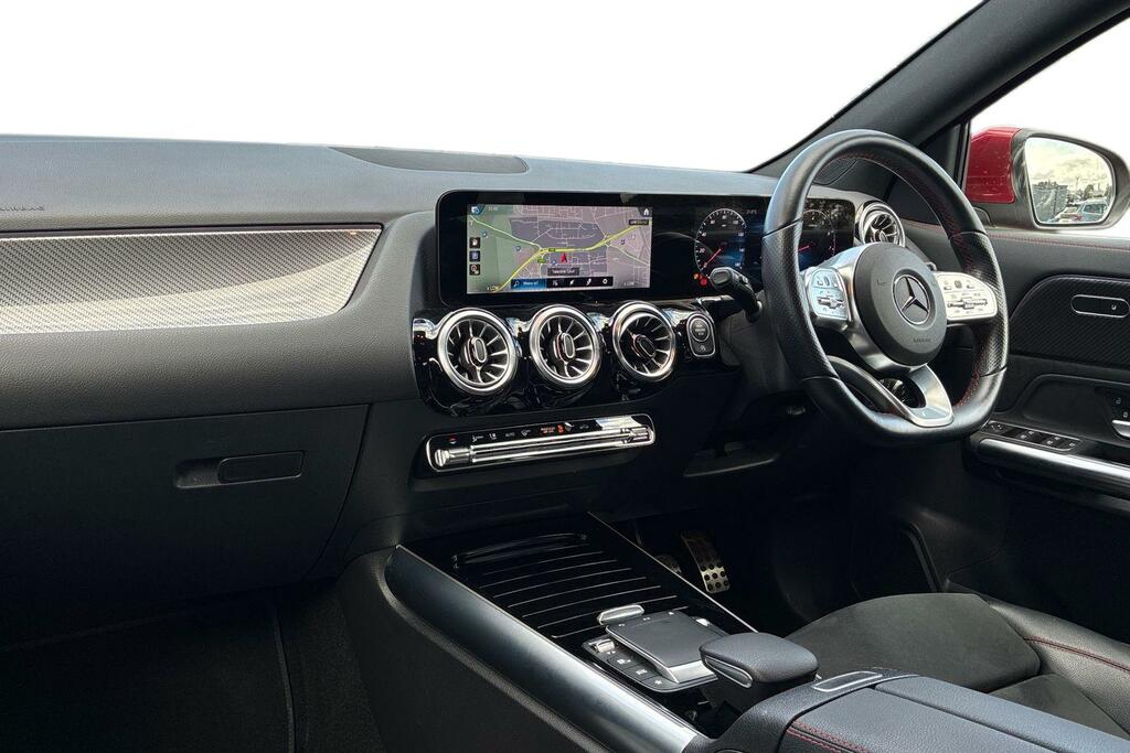 Mercedes-Benz GLA Class 200 Amg Line Premium Red #2