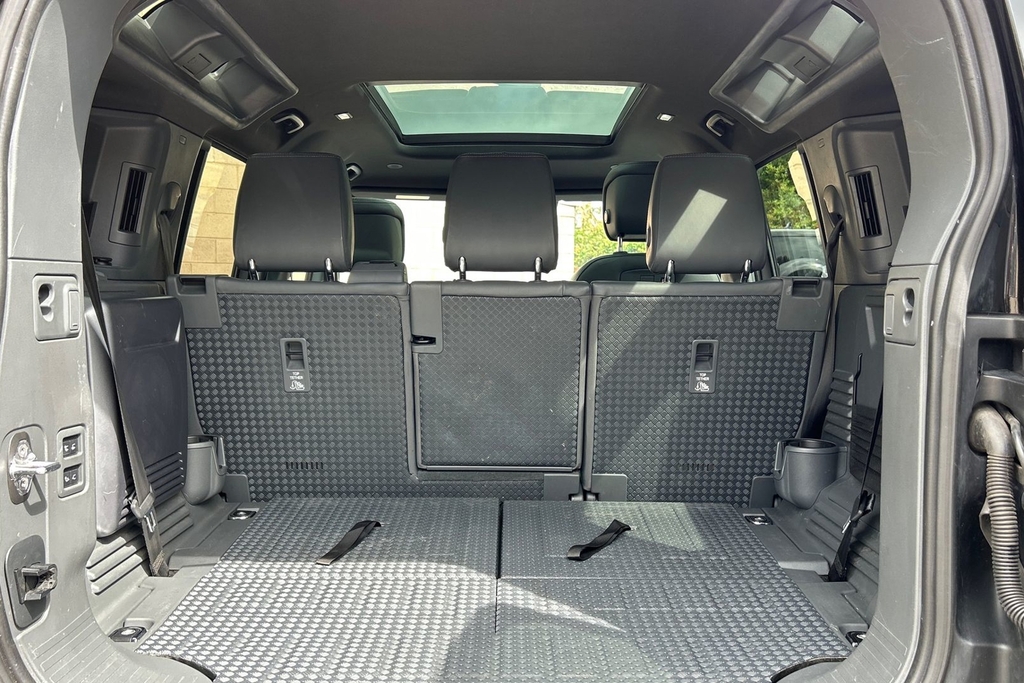 Land Rover Defender 110 D300 Mhev Hse Urban Commercial 4X4 Rear Seat 3.0 5 Black #10