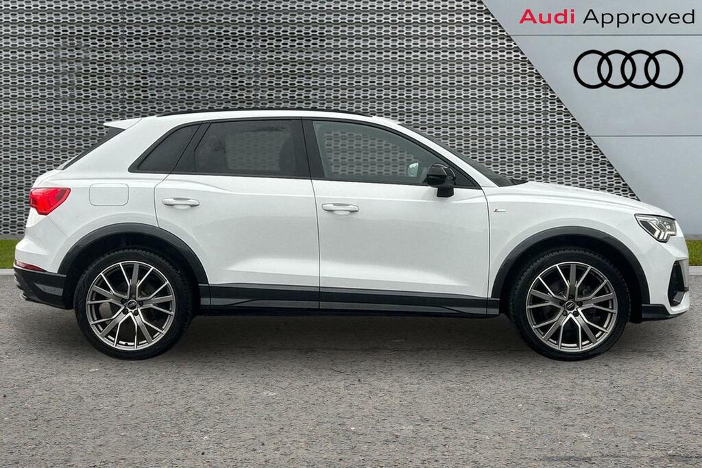 Audi Q3 Black Edition 35 Tfsi 150 Ps S Tronic White #4