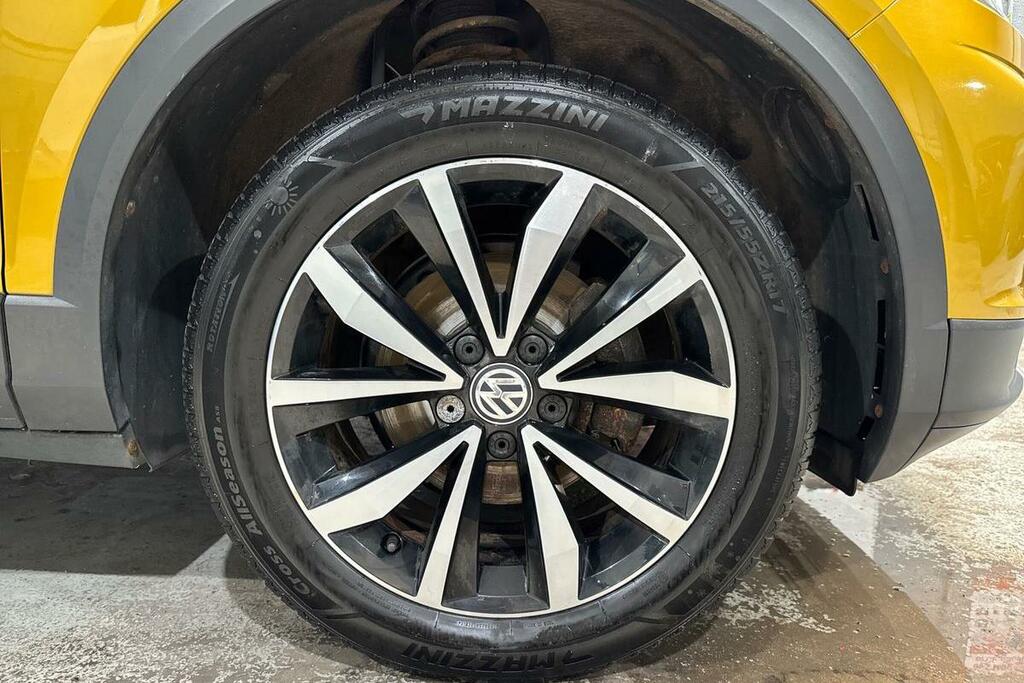 Volkswagen T-Roc 1.0 Tsi Design SW19YTF Yellow #5