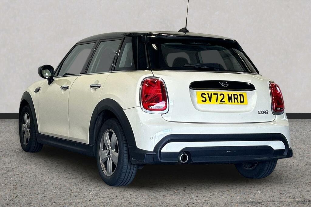 Mini Hatch 5-Door Cooper Classic SV72WRD White #2