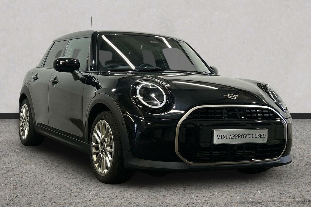 Mini Hatch 1.5C Exclusive Steptronic Euro 6 Ss SW26FZZ Black