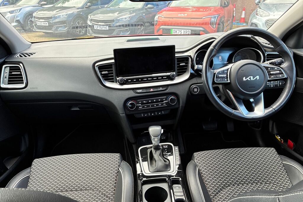 Kia Xceed 1.6 Gdi 8.9Kwh 3 Suv Plug-in Hybrid Dct Red #4