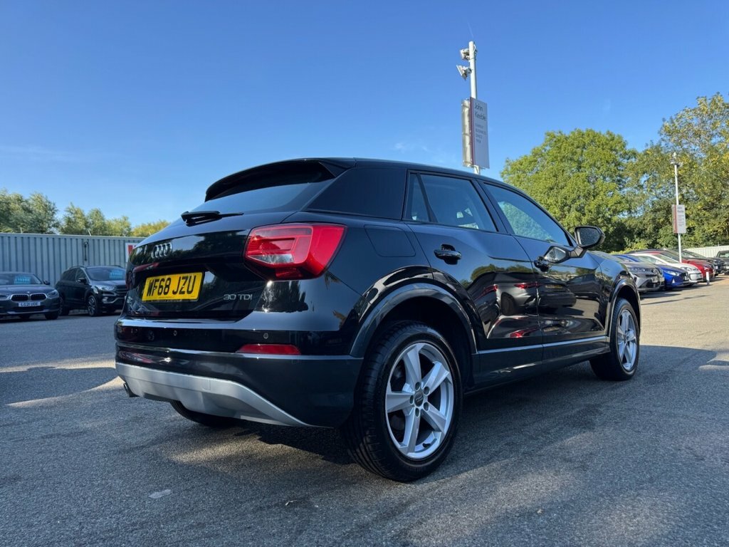 Audi Q2 1.6L Sport Black #5