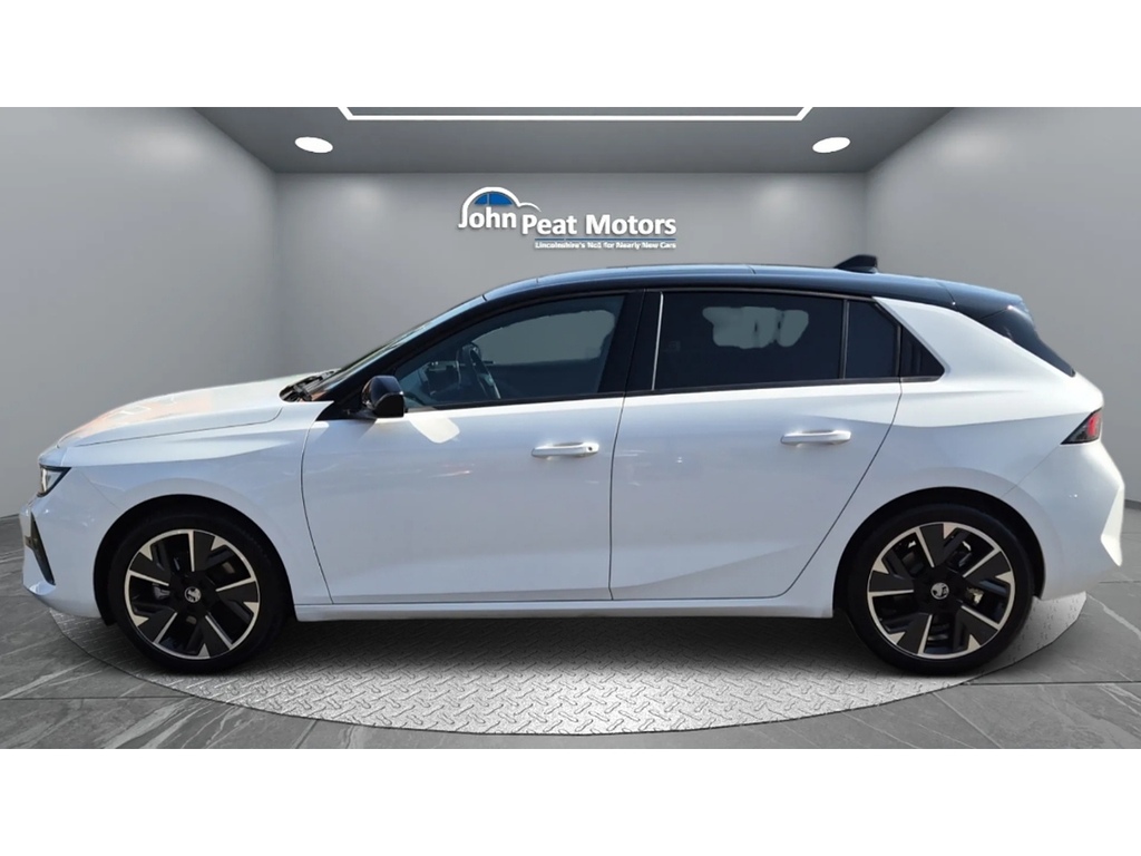 Vauxhall Astra Ultimate White #4