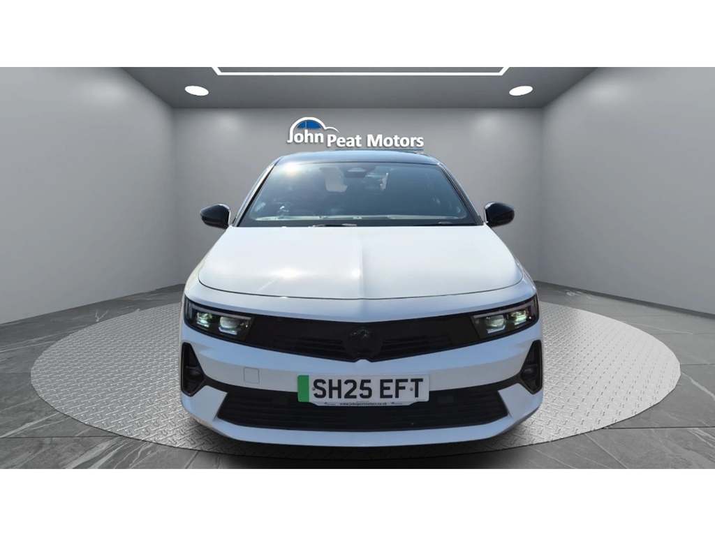 Vauxhall Astra Ultimate White #2