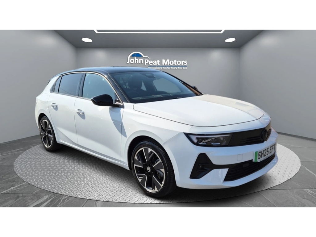 Vauxhall Astra Ultimate White #3