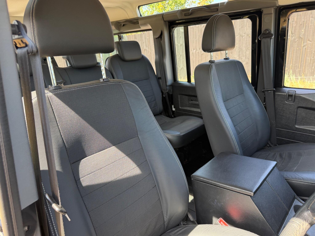 Land Rover Defender 110 Tdci Xs Silver #40