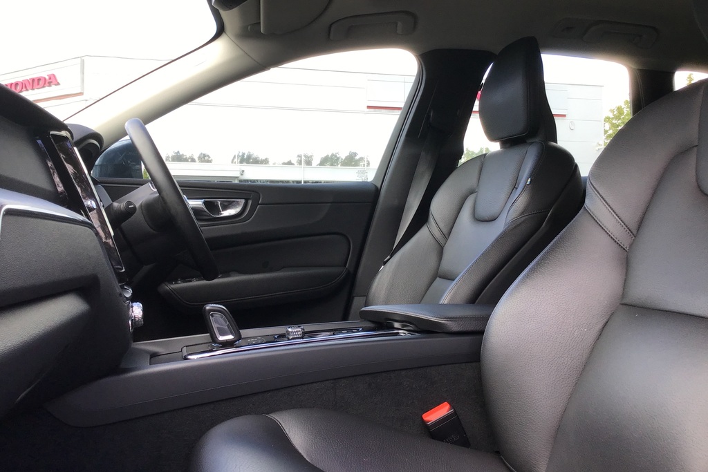 Volvo XC60 2.0 B4d Momentum Awd Geartronic Blue #6