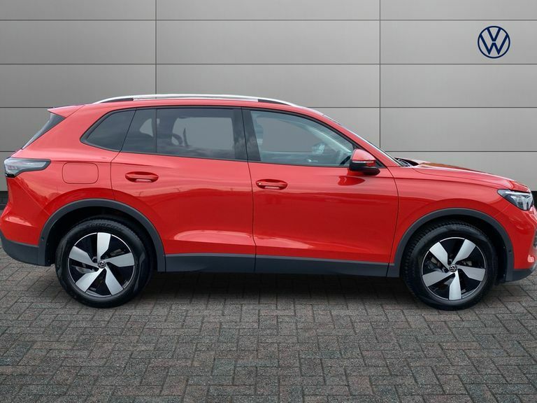 Volkswagen Tiguan 1.5 Etsi 150 Match Dsg DU24ANX Red #4