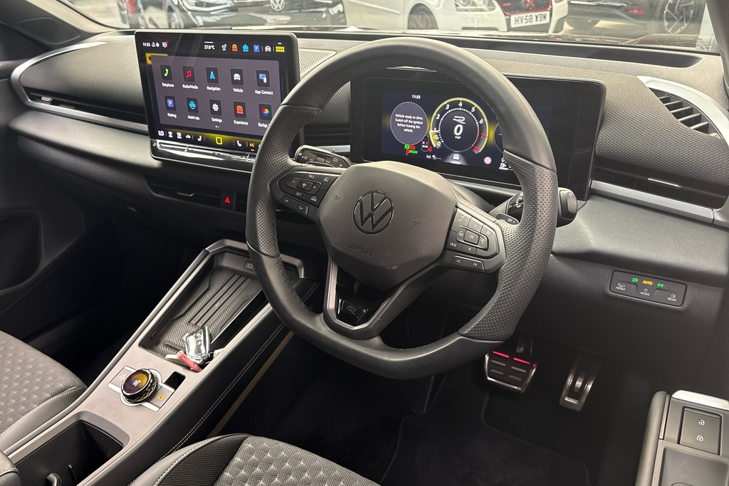 Volkswagen T-Roc 1.5 Etsi 150 R-line Dsg BK26NZP Black #6
