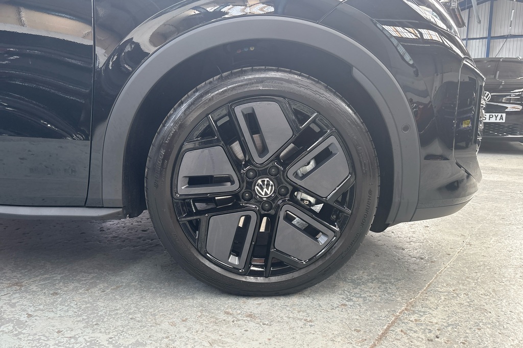 Volkswagen T-Roc 1.5 Etsi 150 R-line Dsg BK26NZP Black #5