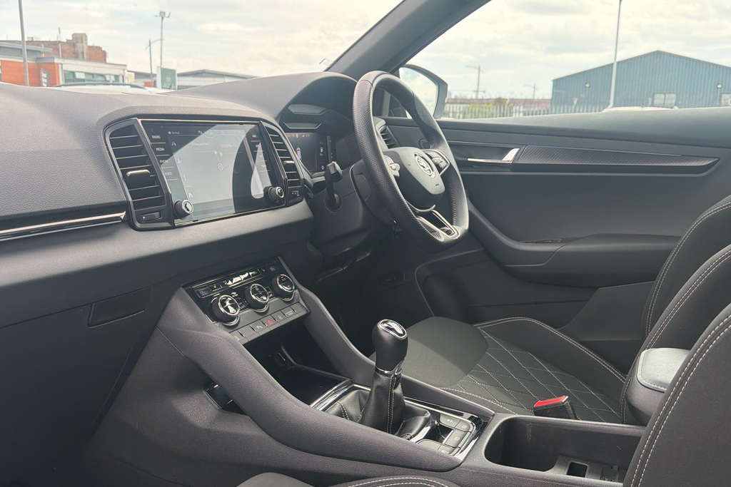 Skoda Karoq 1.5 Tsi Sportline DC24FWJ Grey #2
