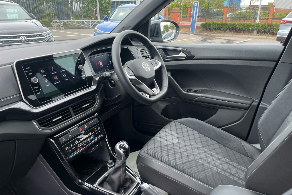Volkswagen T-Cross 1.0 Tsi 115 R-line PK26HMC Black #2