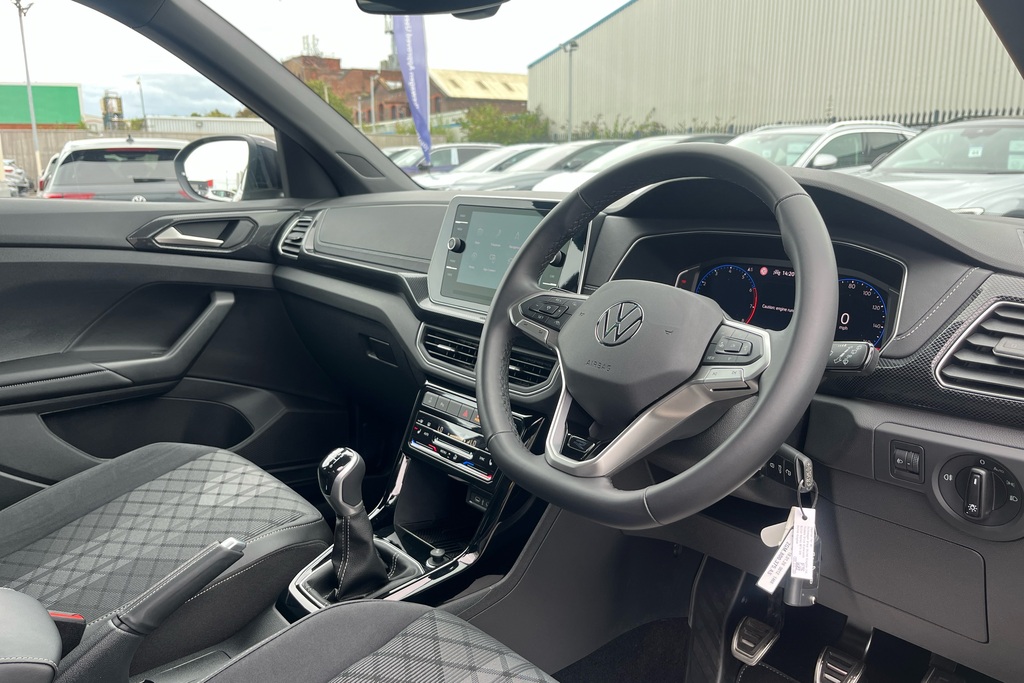 Volkswagen T-Cross 1.0 Tsi 115 R-line PK26HMC Black #6