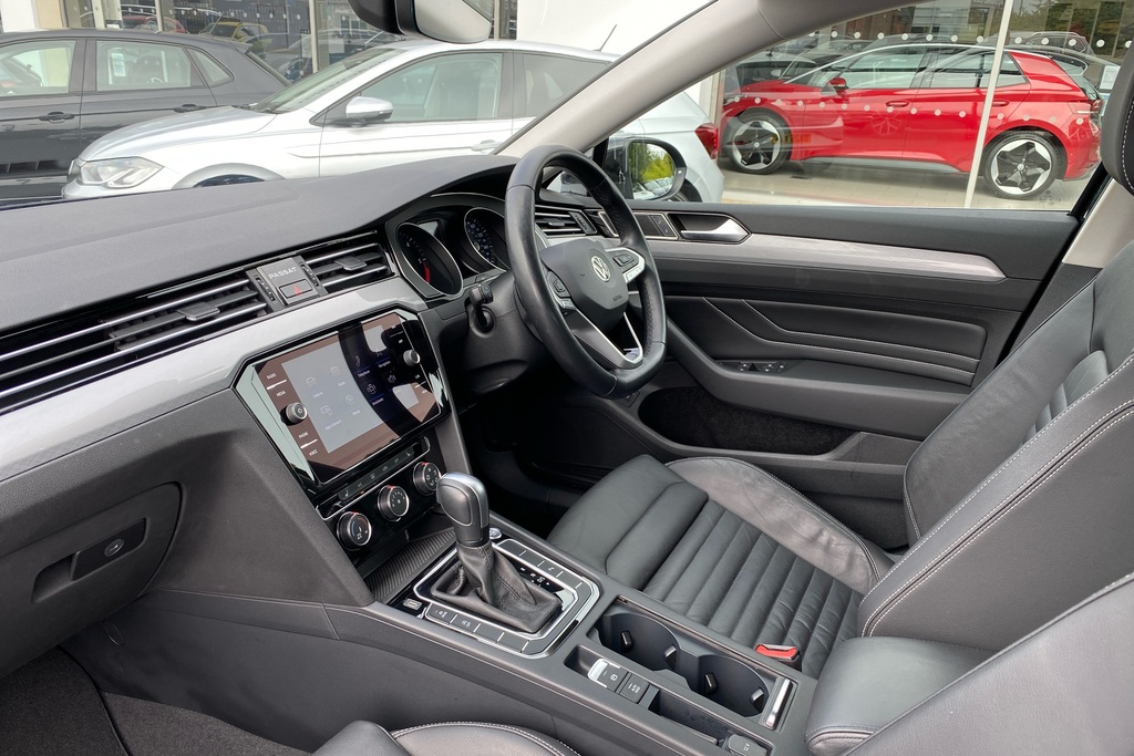 Volkswagen Passat 2.0 Tdi Evo Scr Sel Dsg Black #2