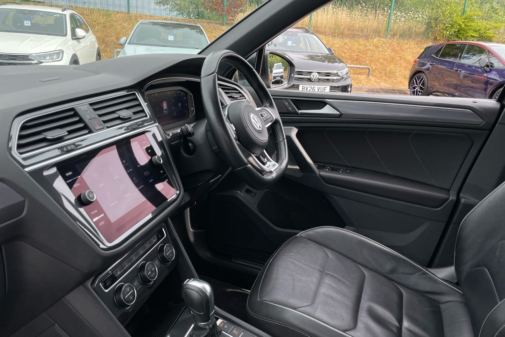 Volkswagen Tiguan 2.0 Tdi 150 4Motion R-line Tech Dsg DT19HYN Black #2