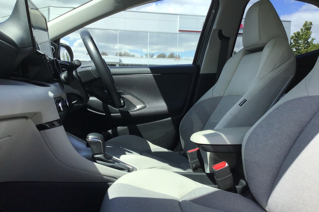 Toyota Yaris 1.5 Hybrid Excel Cvt KW72OAG Grey #6