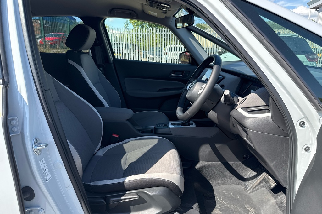 Honda Jazz 1.5 I-mmd Ex Ecvt White #30